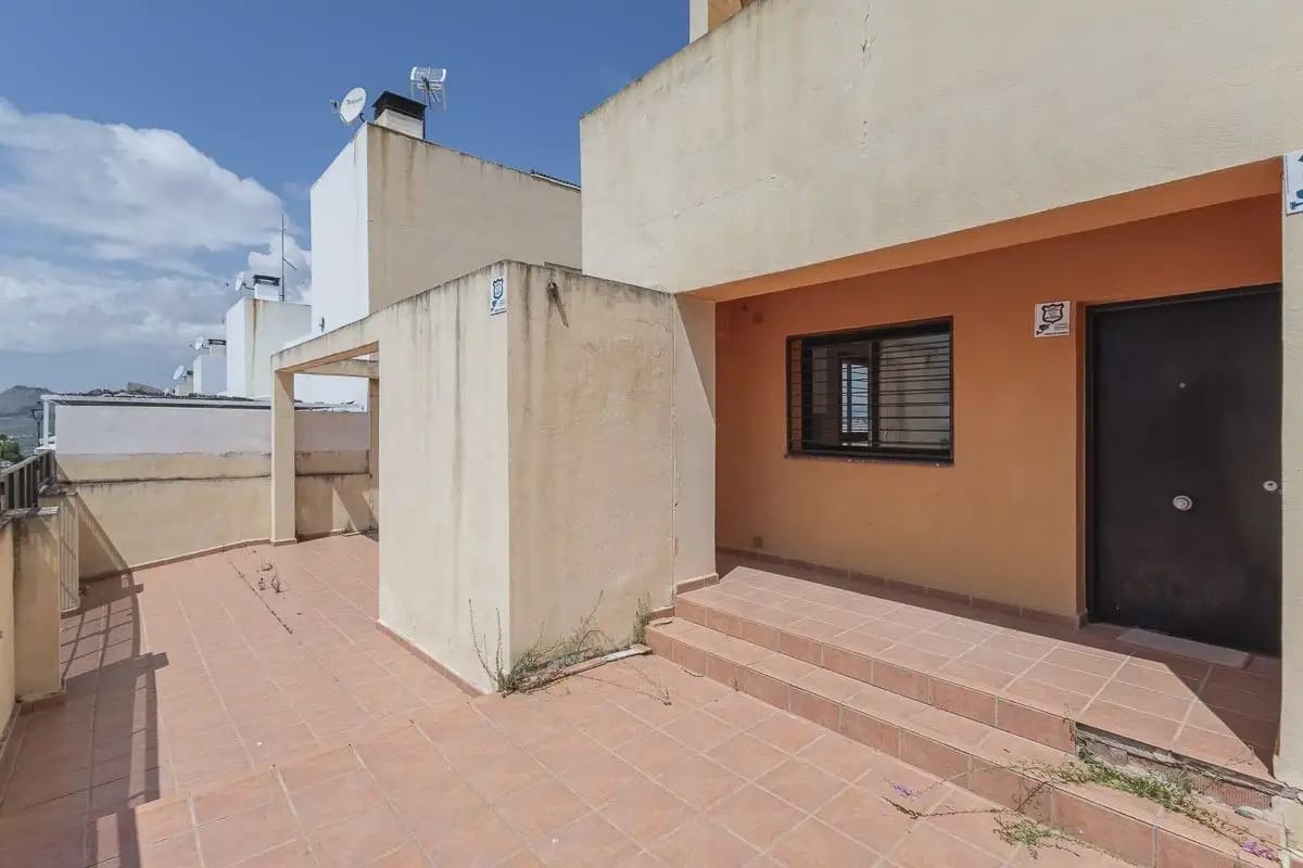 3 sovrum Radhus till salu i Albolote med pool garage - 380 000 € (Ref: 9872857)