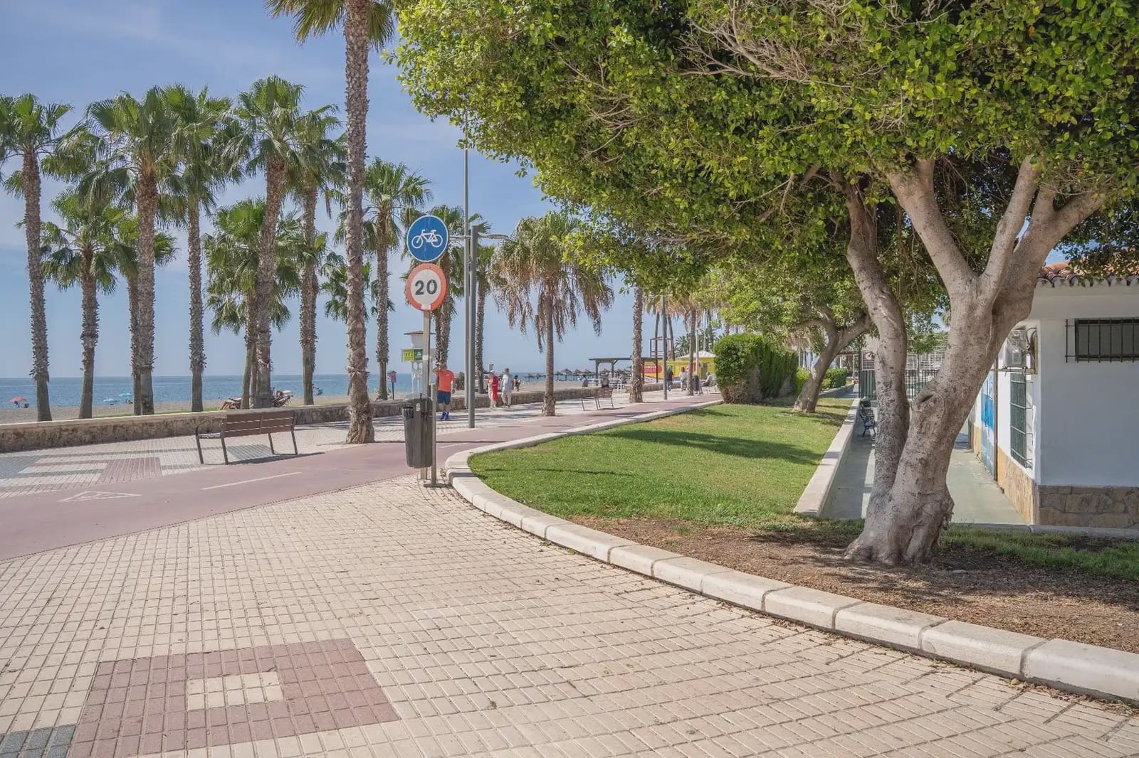 3 bedroom Flat for sale in Velez-Malaga - € 240,000 (Ref: 9873993)