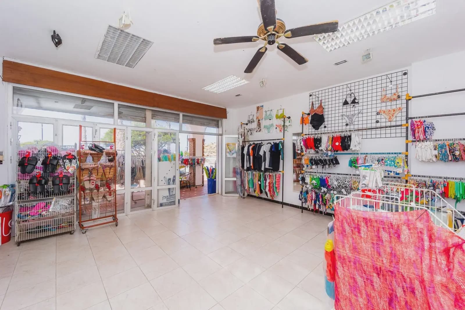 Commercial for sale in Salobrena - € 258,000 (Ref: 9875308)