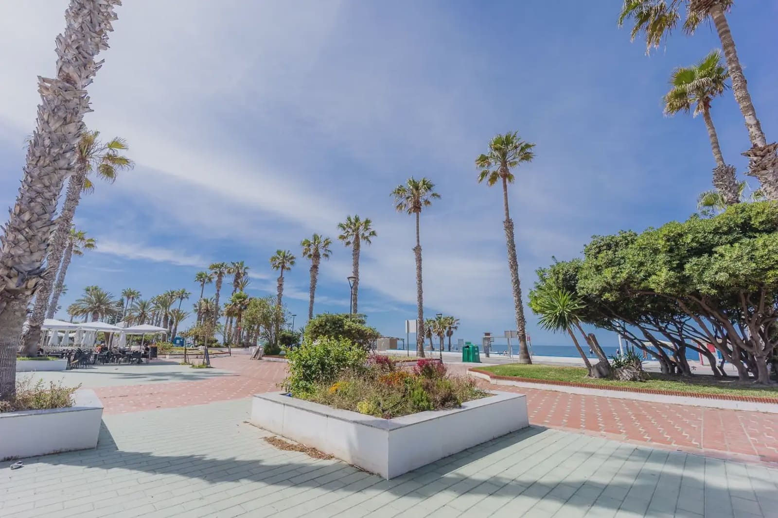 Commercial for sale in Salobrena - € 258,000 (Ref: 9875308)