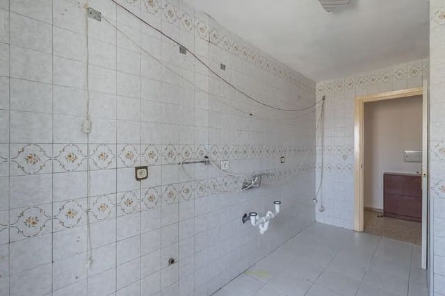 3 chambre Appartement à vendre à Poligono Cartuja - La Paz, Grenade ville avec garage - 115 000 € (Ref: 9875565)
