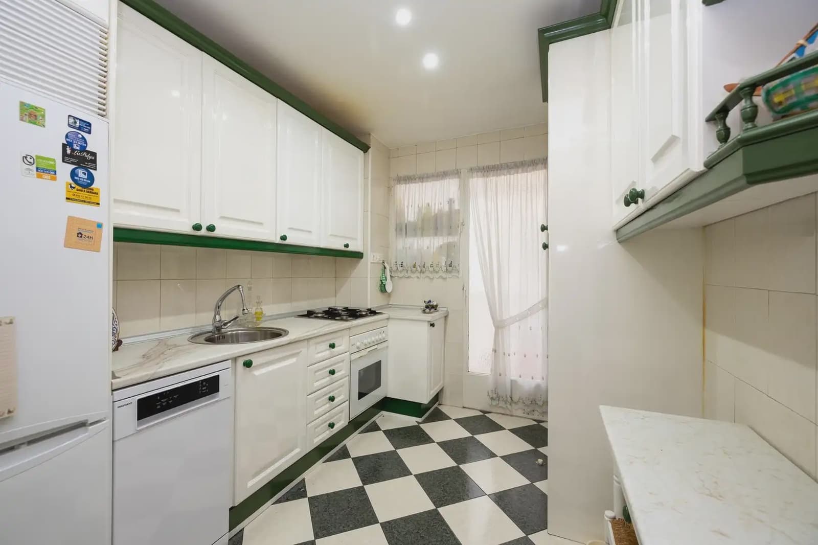 Piso de 4 habitaciones en Granada ciudad en venta - 360.000 € (Ref: 9875567)