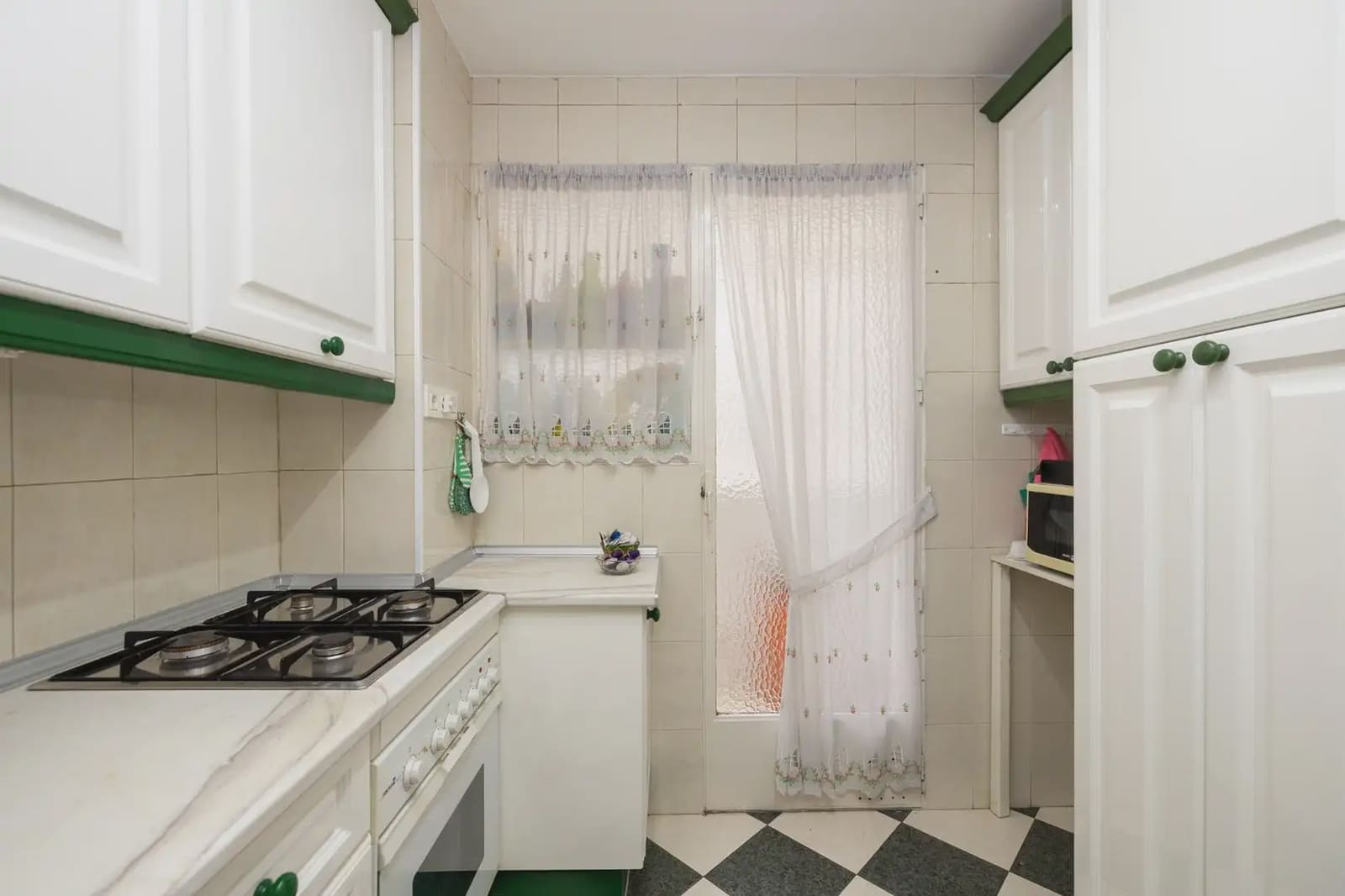 Piso de 4 habitaciones en Granada ciudad en venta - 360.000 € (Ref: 9875567)