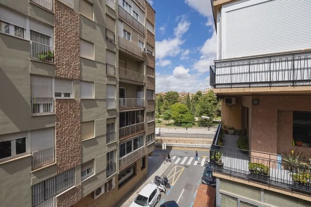 Piso de 4 habitaciones en Centro - Sagrario, Granada ciudad en venta - 360.000 € (Ref: 9875567)