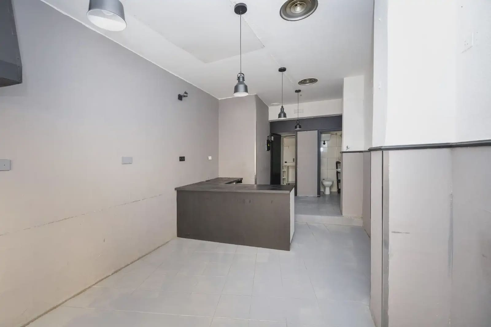 Kommersiell till salu i Granada stad - 60 000 € (Ref: 9877226)