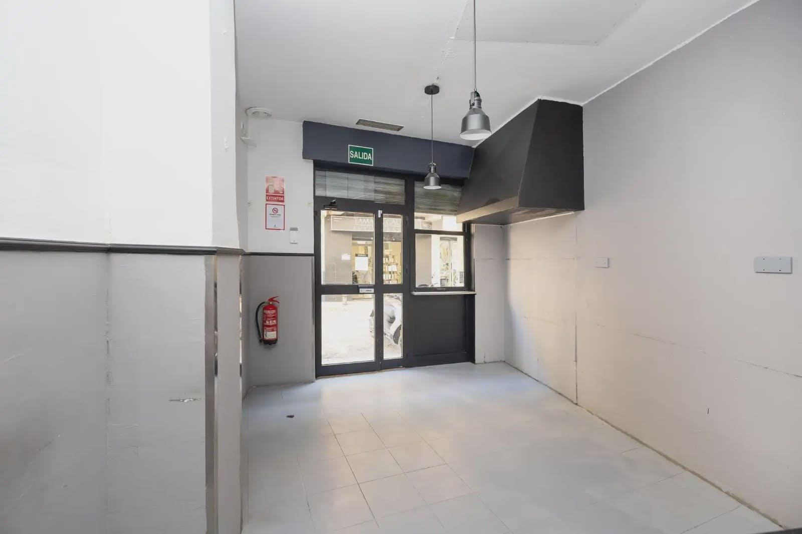 Kommersiell till salu i Granada stad - 60 000 € (Ref: 9877226)