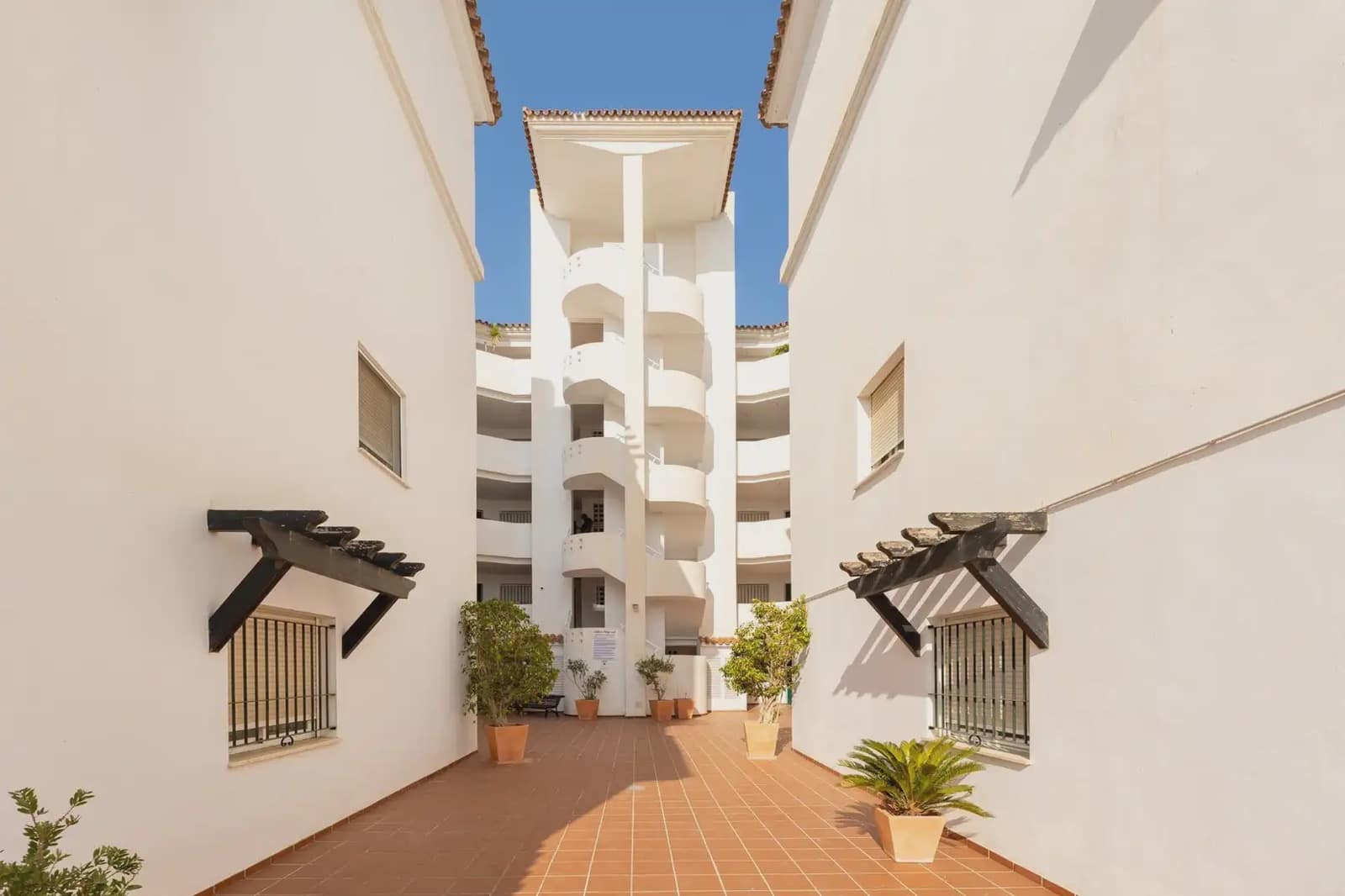 2 slaapkamer Flat te koop in Motril met garage - € 280.000 (Ref: 9877545)