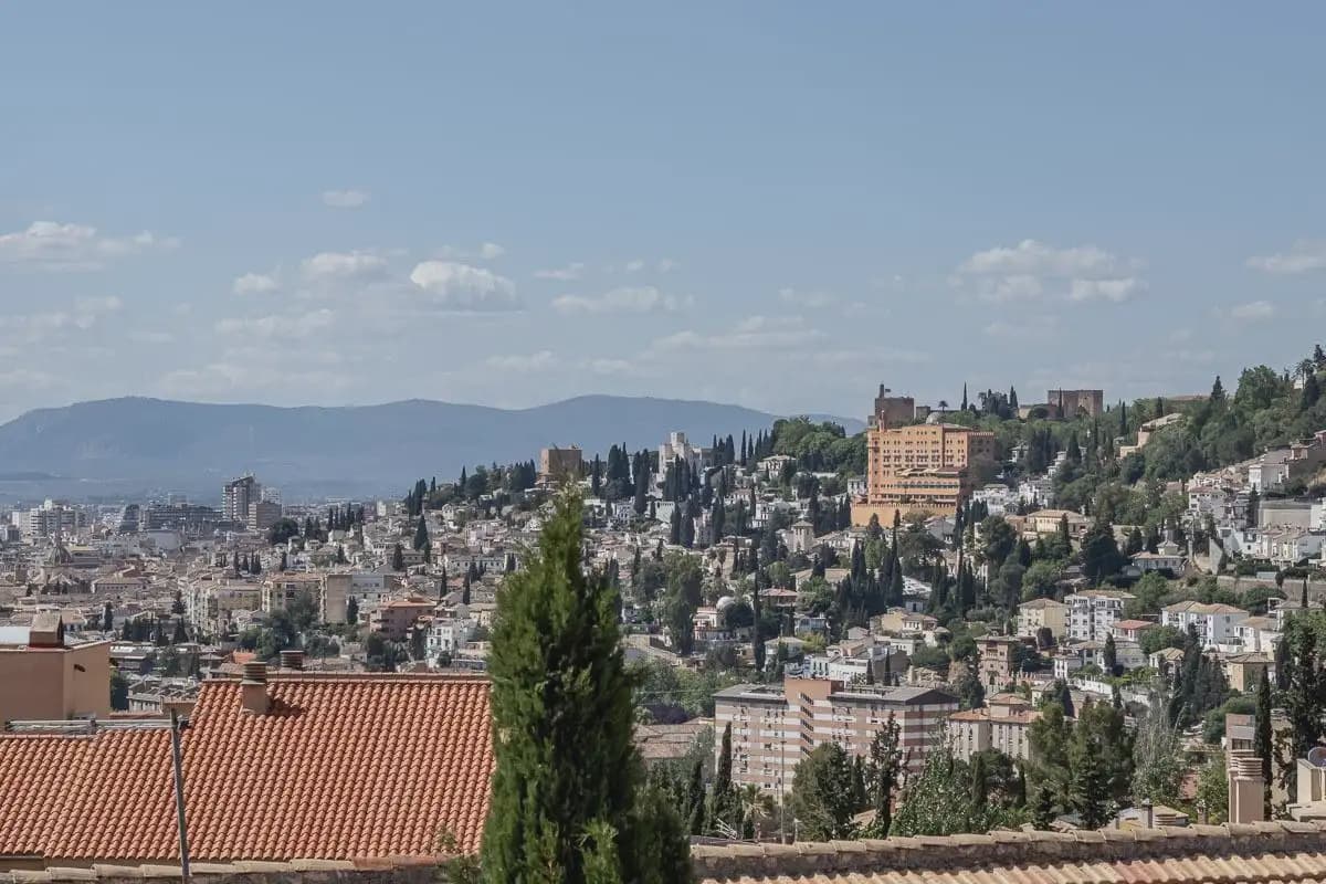 Pareado de 4 habitaciones en Granada ciudad en venta con garaje - 695.000 € (Ref: 9877548)