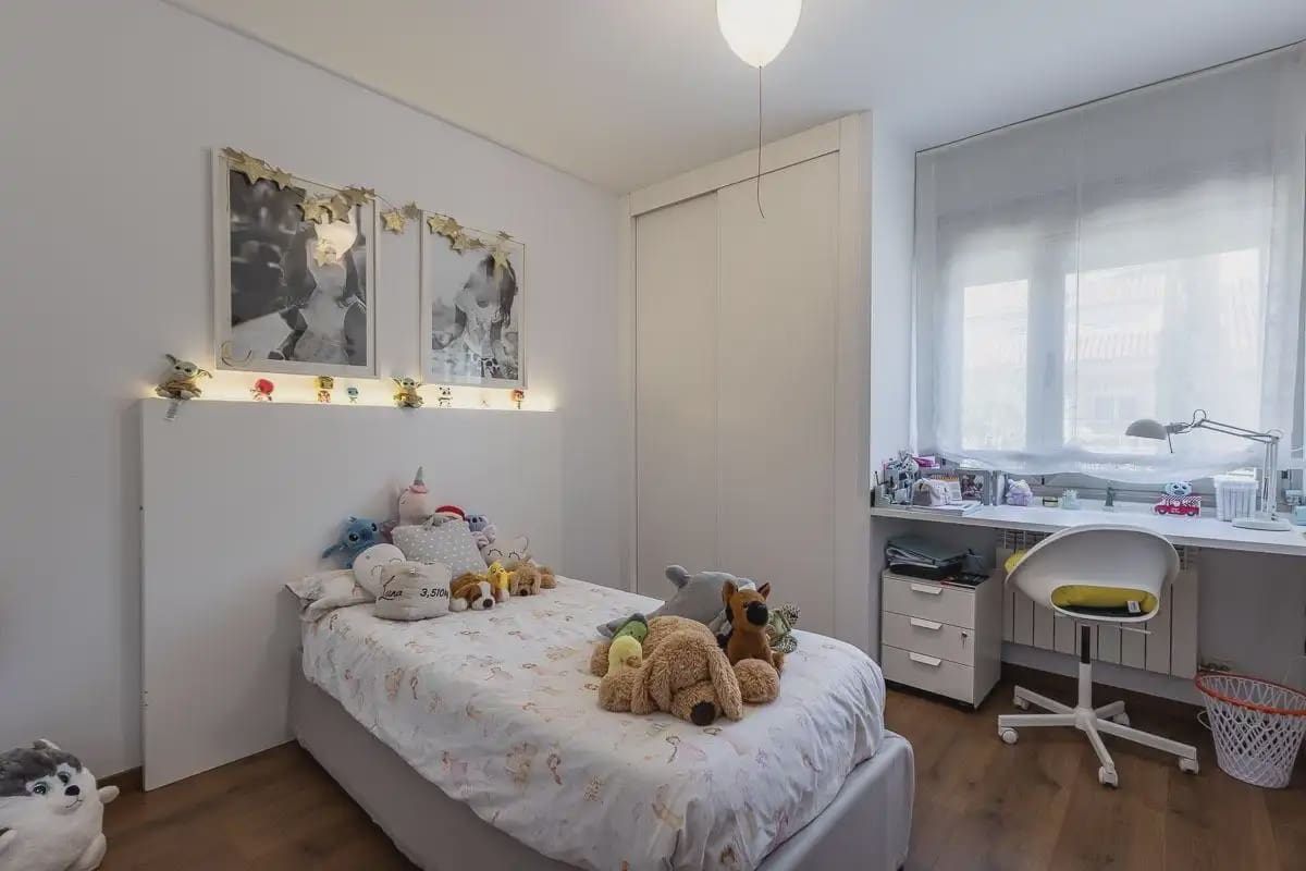 Pareado de 4 habitaciones en Granada ciudad en venta con garaje - 695.000 € (Ref: 9877548)