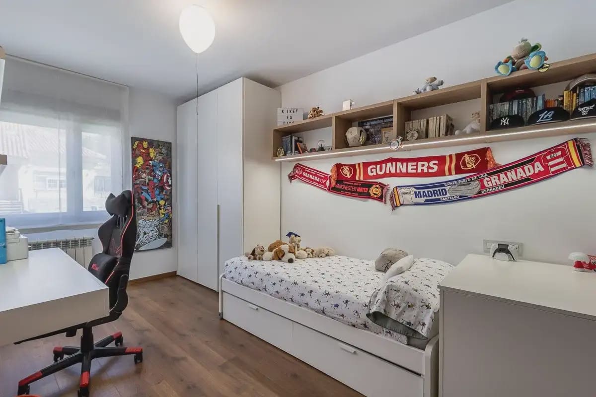 Pareado de 4 habitaciones en Granada ciudad en venta con garaje - 695.000 € (Ref: 9877548)