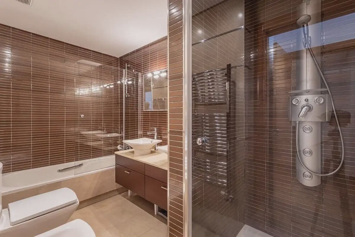 Pareado de 4 habitaciones en Granada ciudad en venta con garaje - 695.000 € (Ref: 9877548)