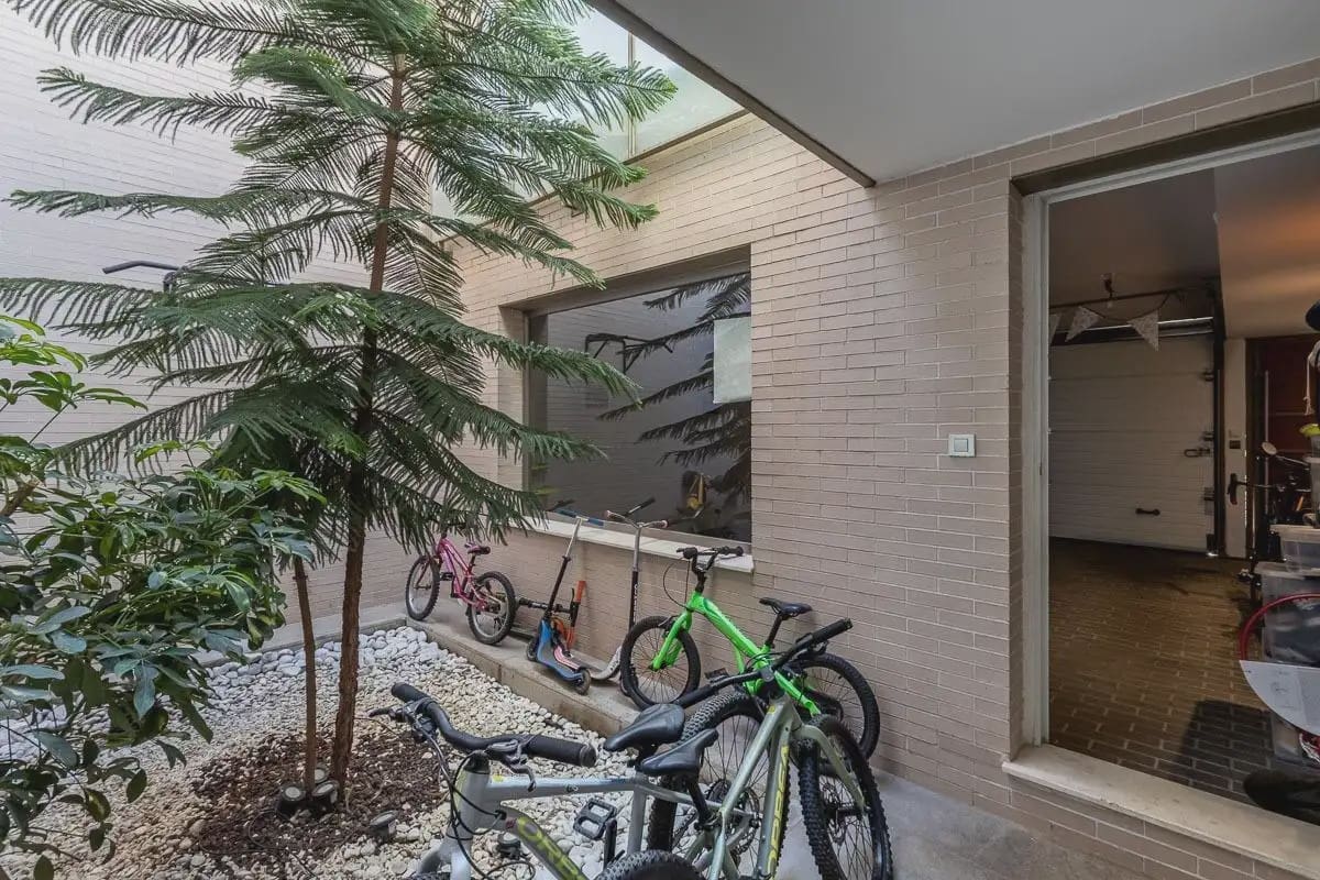 Pareado de 4 habitaciones en Granada ciudad en venta con garaje - 695.000 € (Ref: 9877548)