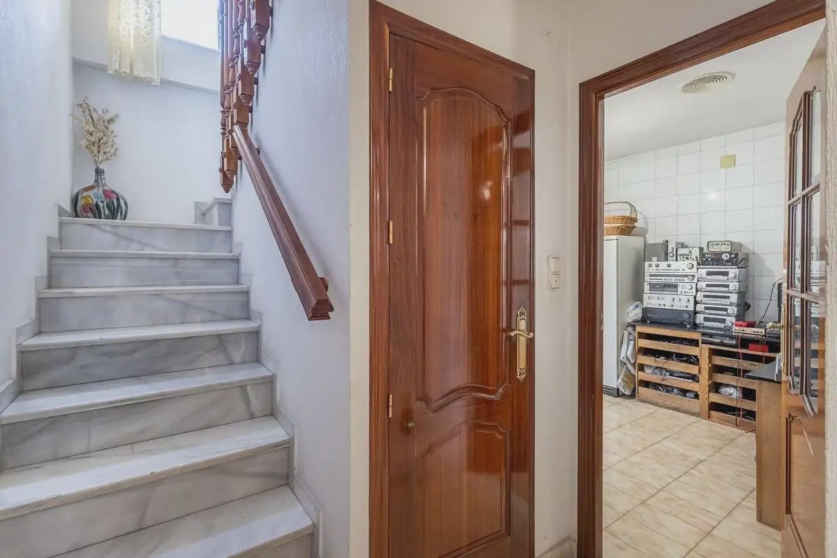 4 slaapkamer Huis te koop in Pinos Puente met garage - € 159.900 (Ref: 9877549)