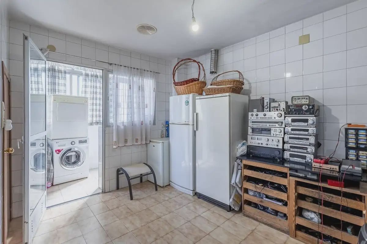 4 slaapkamer Huis te koop in Pinos Puente met garage - € 159.900 (Ref: 9877549)