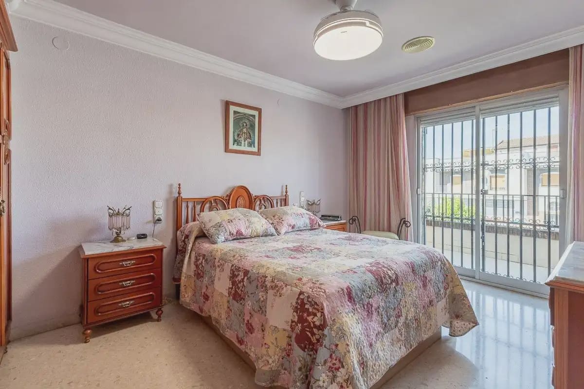 4 slaapkamer Huis te koop in Pinos Puente met garage - € 159.900 (Ref: 9877549)