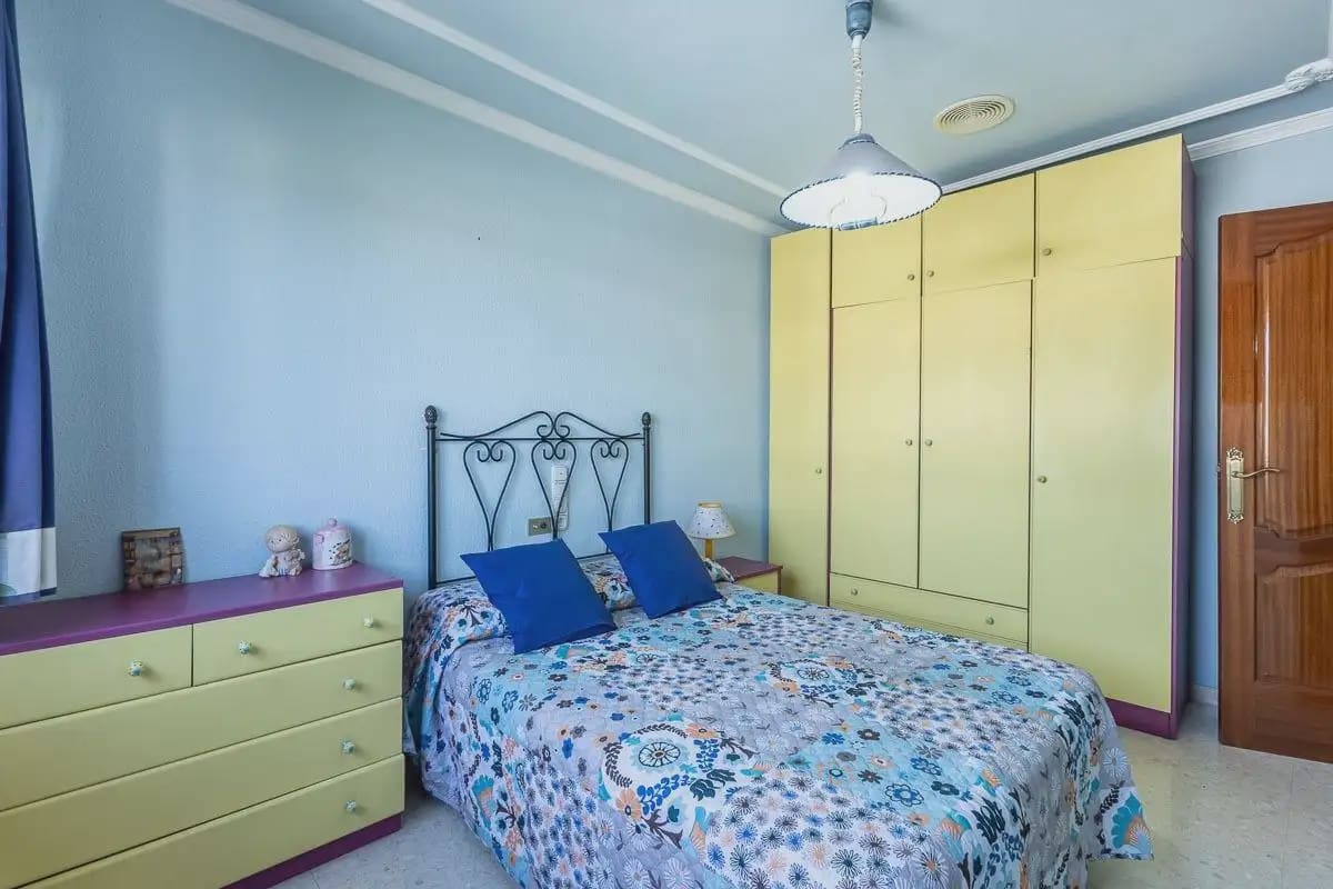 4 slaapkamer Huis te koop in Pinos Puente met garage - € 159.900 (Ref: 9877549)
