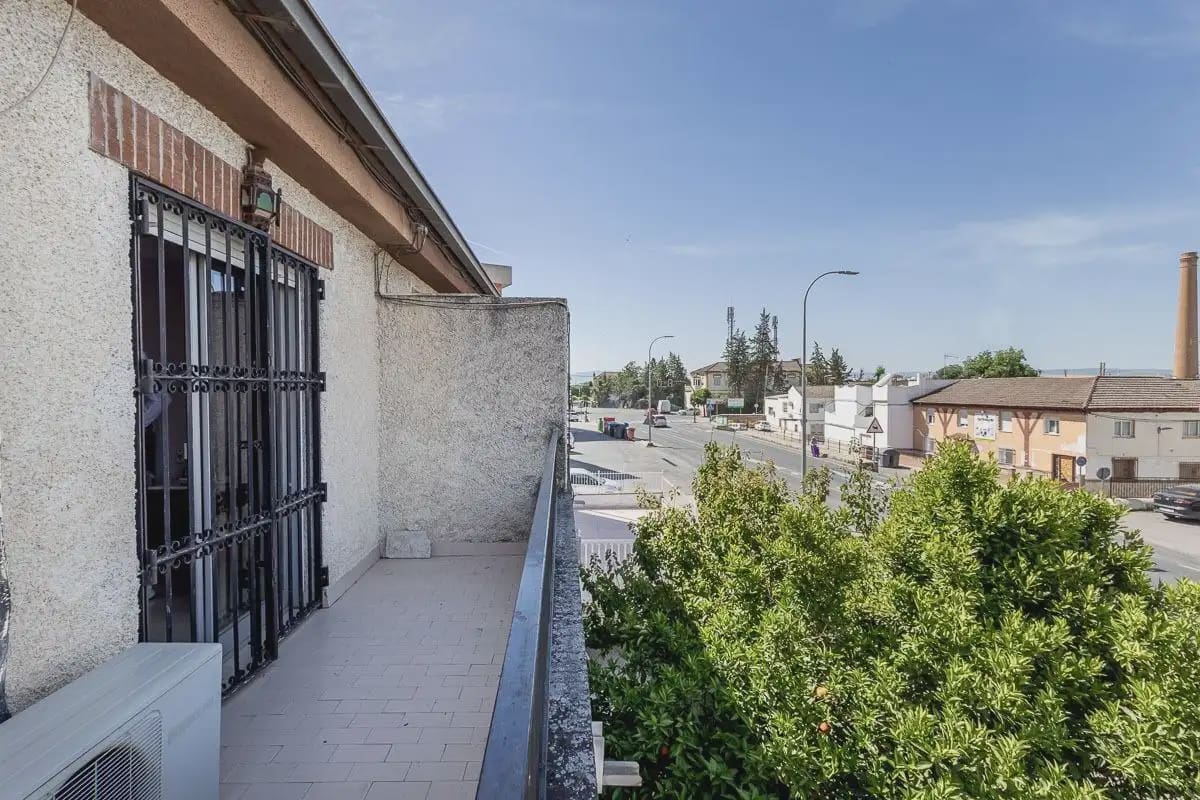 4 slaapkamer Huis te koop in Pinos Puente met garage - € 159.900 (Ref: 9877549)
