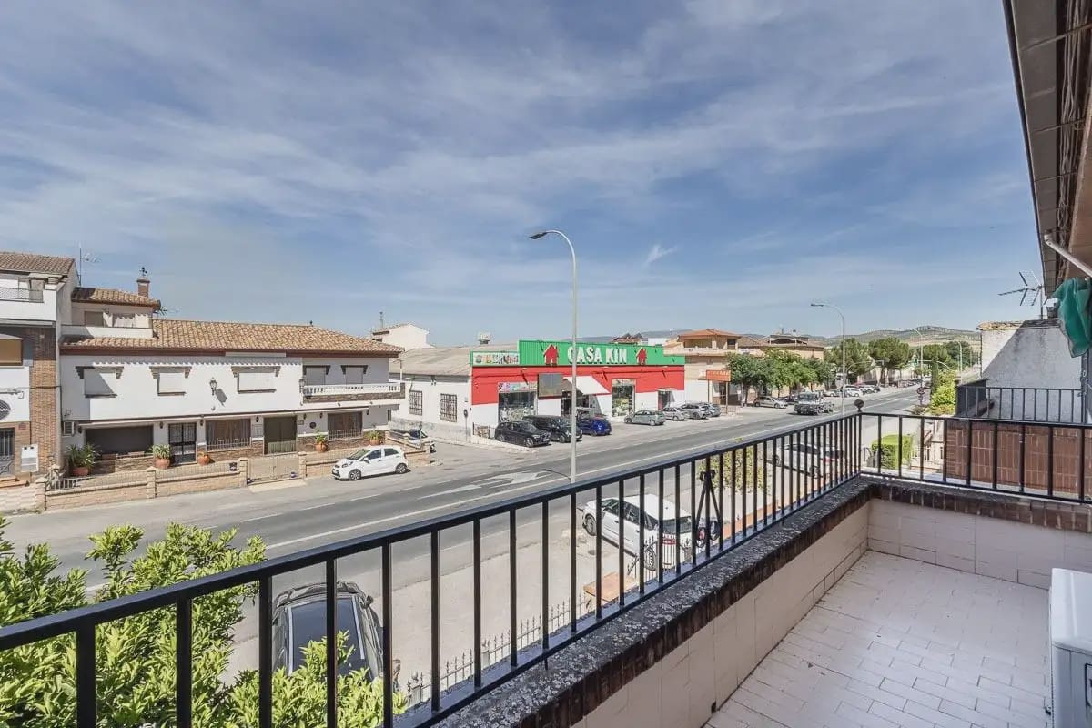 4 slaapkamer Huis te koop in Pinos Puente met garage - € 159.900 (Ref: 9877549)