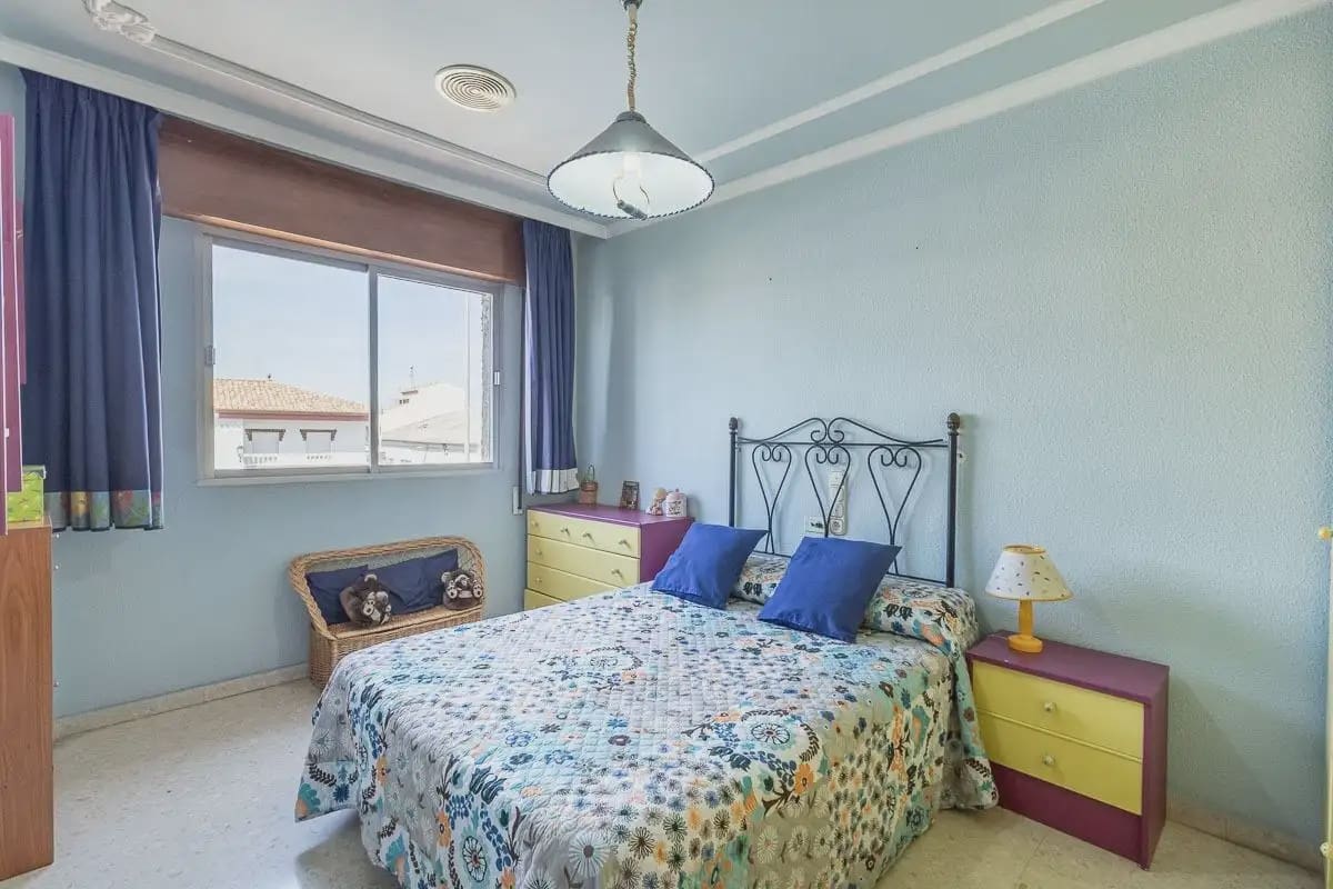 4 slaapkamer Huis te koop in Pinos Puente met garage - € 159.900 (Ref: 9877549)