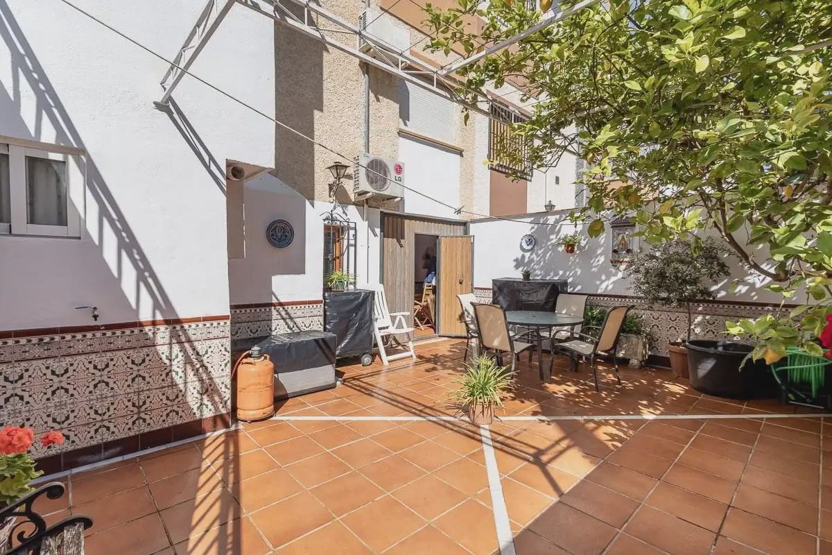 4 slaapkamer Huis te koop in Pinos Puente met garage - € 159.900 (Ref: 9877549)