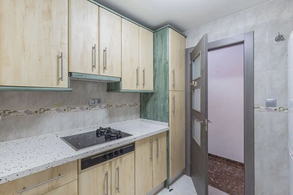 2 makuuhuone Asunto myytävänä paikassa Albolote mukana 
autotalli - 188 000 € (Ref: 9879691)
