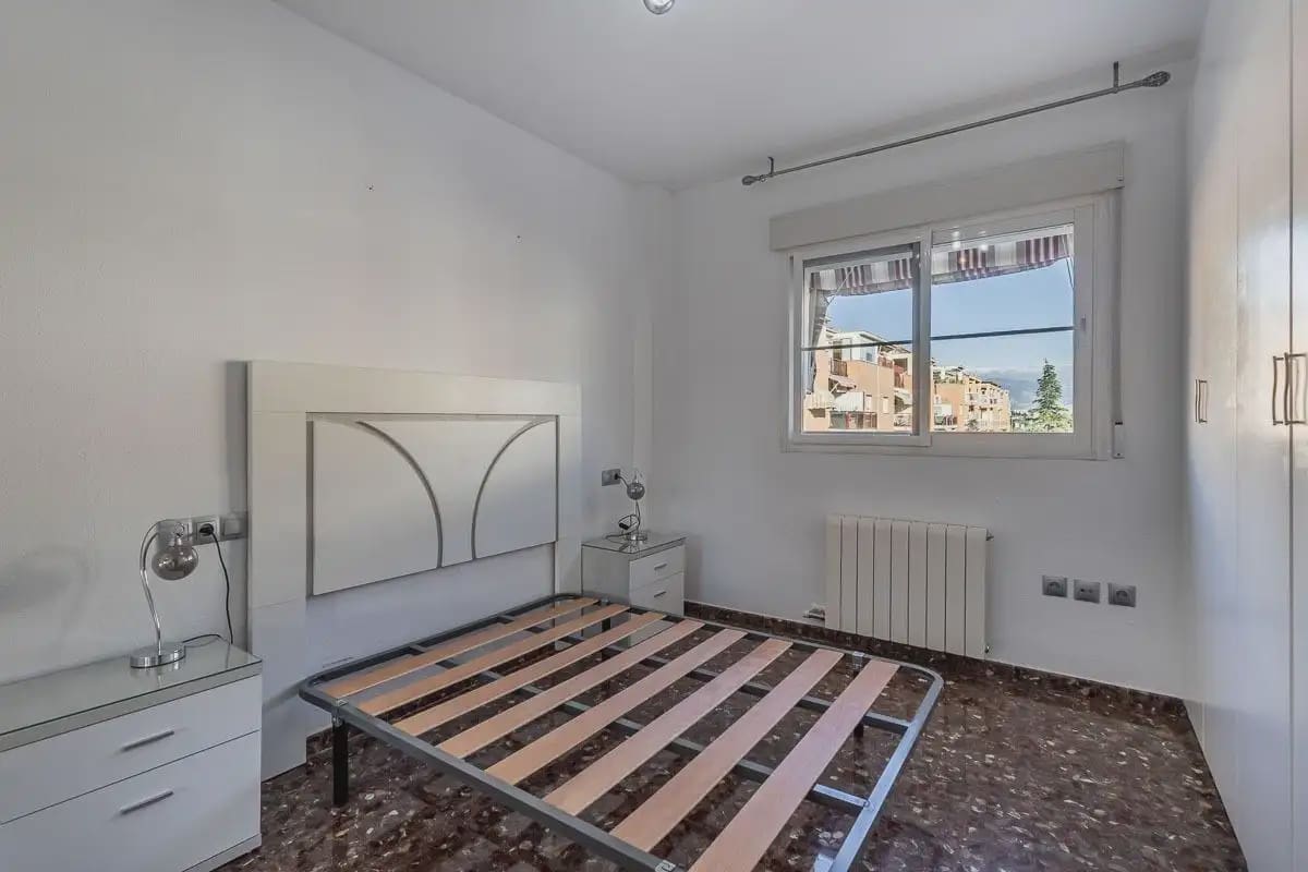 2 makuuhuone Asunto myytävänä paikassa Albolote mukana 
autotalli - 188 000 € (Ref: 9879691)