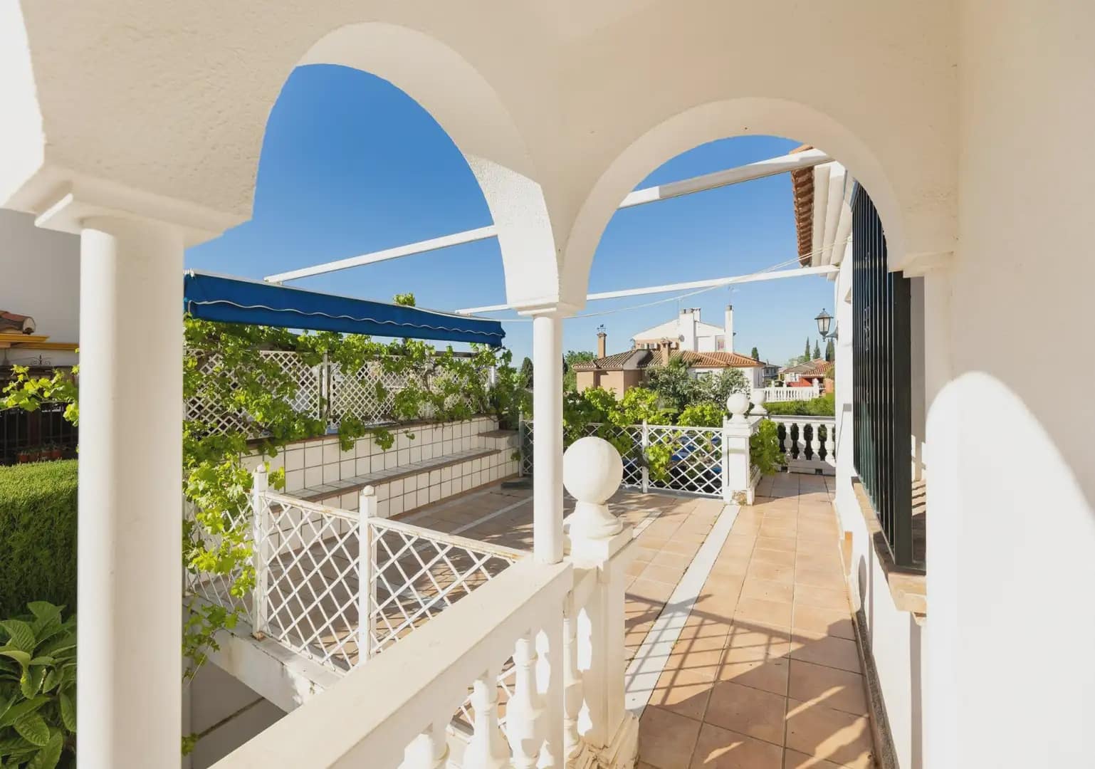 6 bedroom Semi-detached Villa for sale in Peligros with pool - € 290,000 (Ref: 9879869)