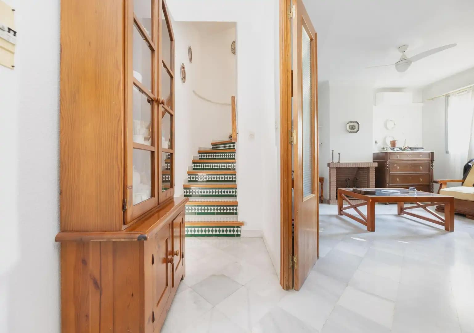 6 bedroom Semi-detached Villa for sale in Peligros with pool - € 290,000 (Ref: 9879869)