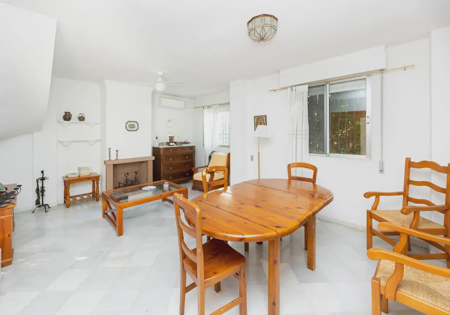 6 bedroom Semi-detached Villa for sale in Peligros with pool - € 290,000 (Ref: 9879869)