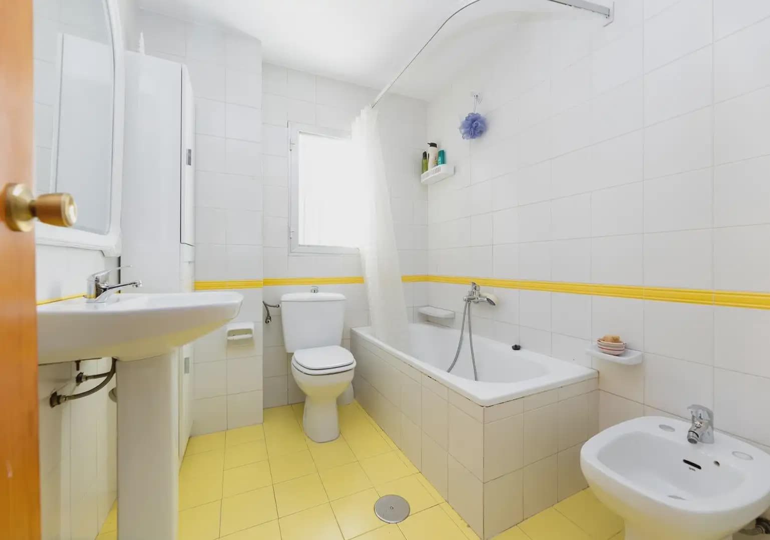 6 bedroom Semi-detached Villa for sale in Peligros with pool - € 290,000 (Ref: 9879869)