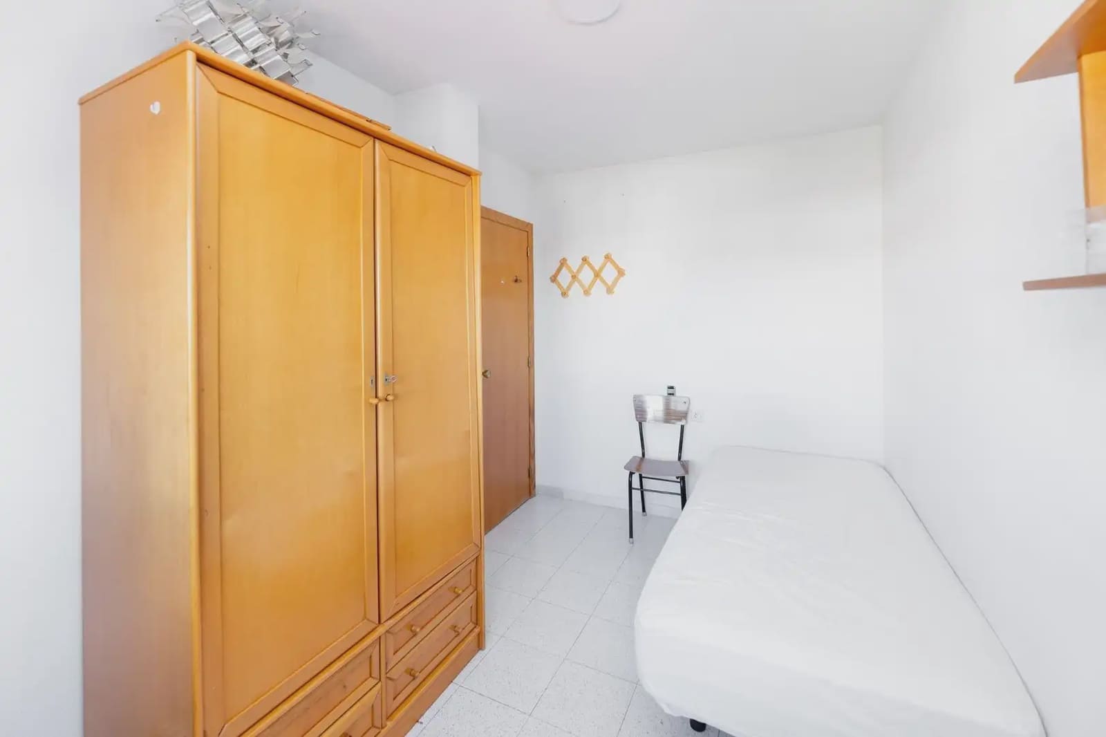 6 bedroom Semi-detached Villa for sale in Peligros with pool - € 290,000 (Ref: 9879869)