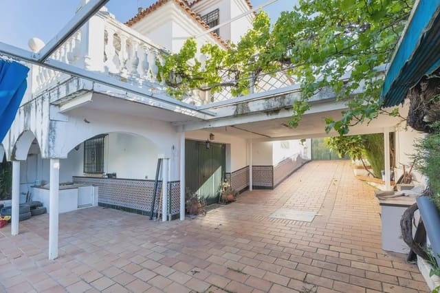 6 soveværelse Semi-Rækkehus til salg i Peligros med swimmingpool - € 290.000 (Ref: 9879869)