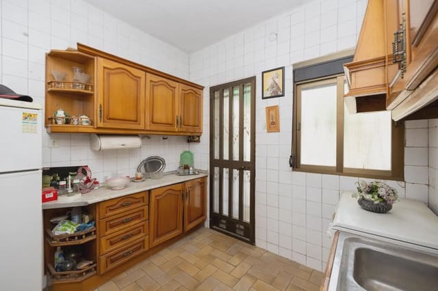 3 makuuhuone Omakotitalo myytävänä paikassa Cerrillo de Maracena - Periodistas, Granada kaupunki - 145 000 € (Ref: 9880478)