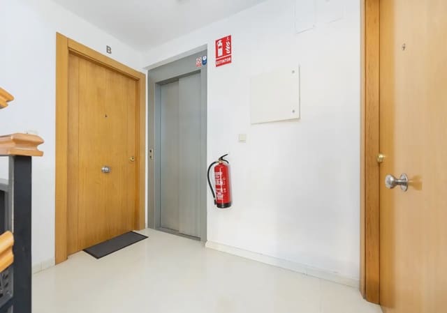 2 quarto Apartamento para venda em La Zubia com garagem - 165 000 € (Ref: 9883573)