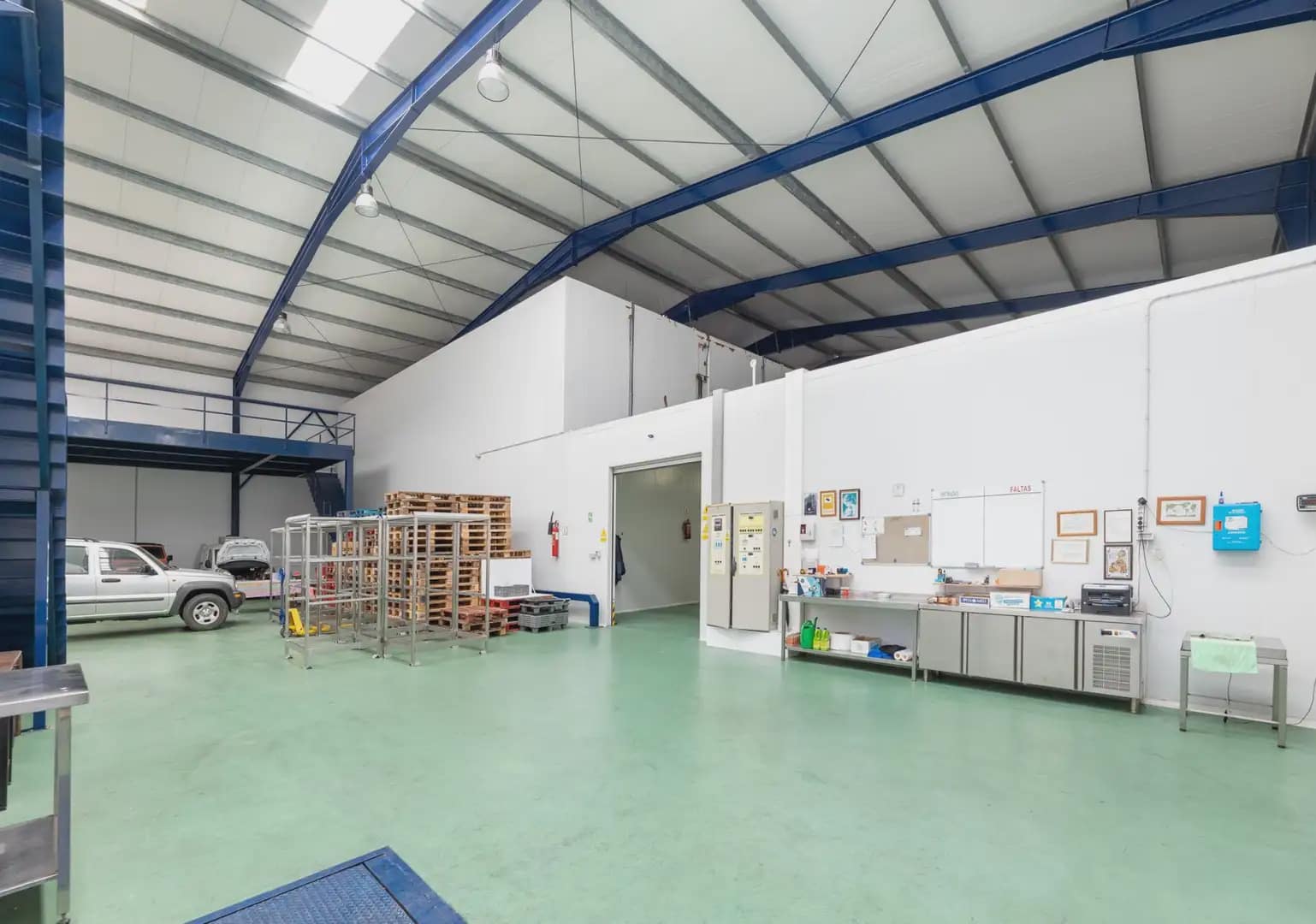Kommersiell til salgs i Durcal - € 680 000 (Ref: 9883827)