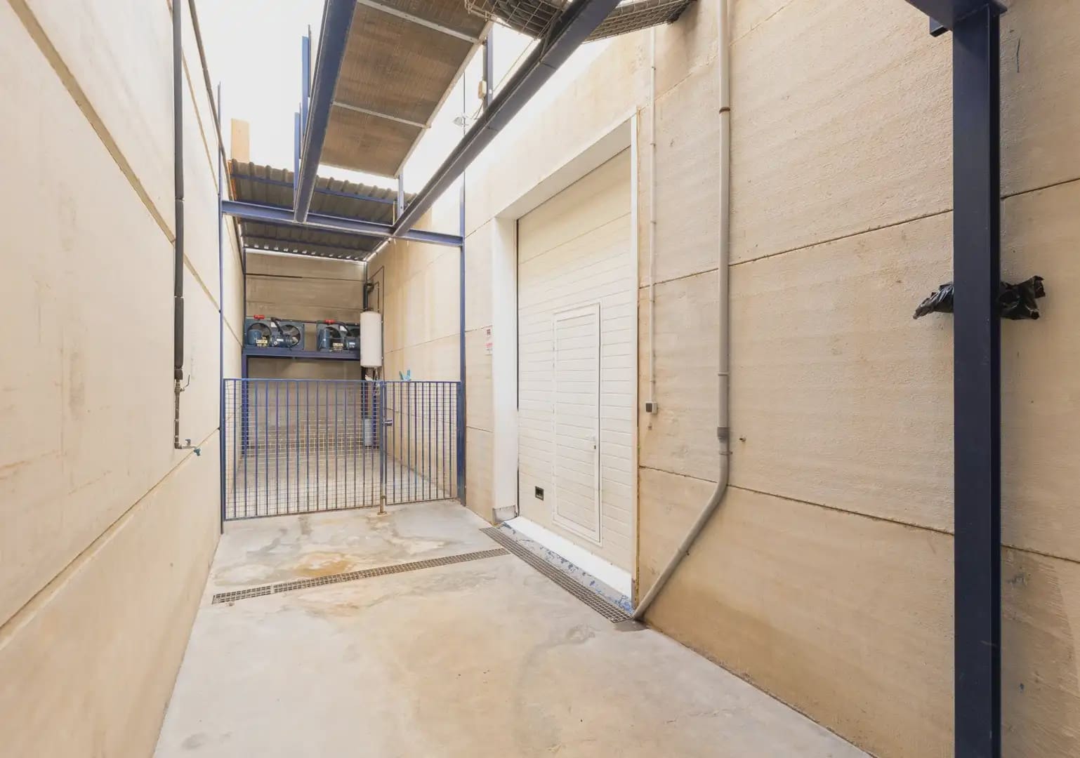 Kommersiell til salgs i Durcal - € 680 000 (Ref: 9883827)