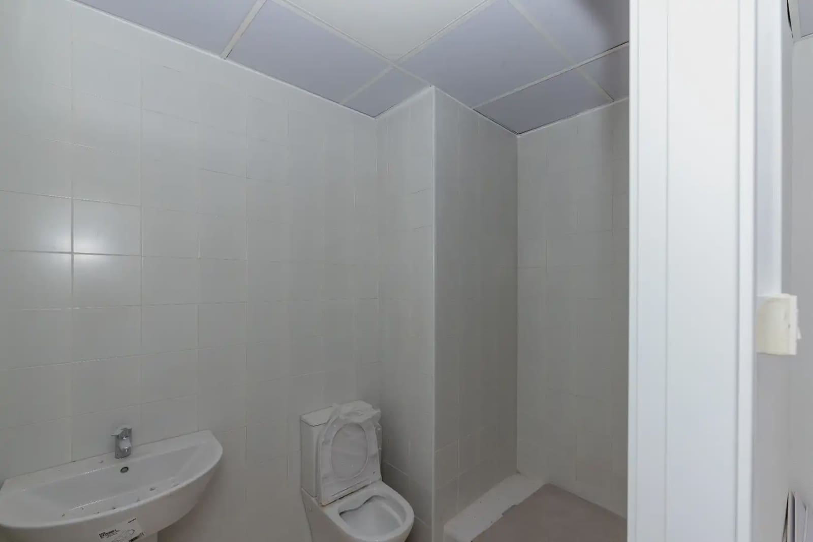 Kommersiell til leie i Granada by - € 820 (Ref: 9889266)