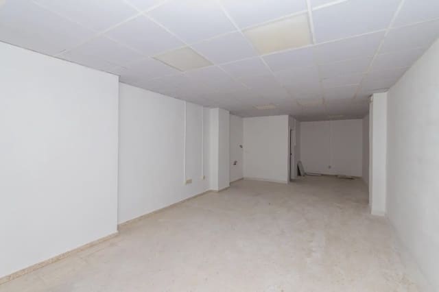 Commercial for rent in Cervantes, Granada city - € 820 (Ref: 9889266)