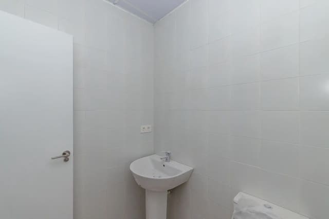 Commercial for rent in Cervantes, Granada city - € 820 (Ref: 9889266)