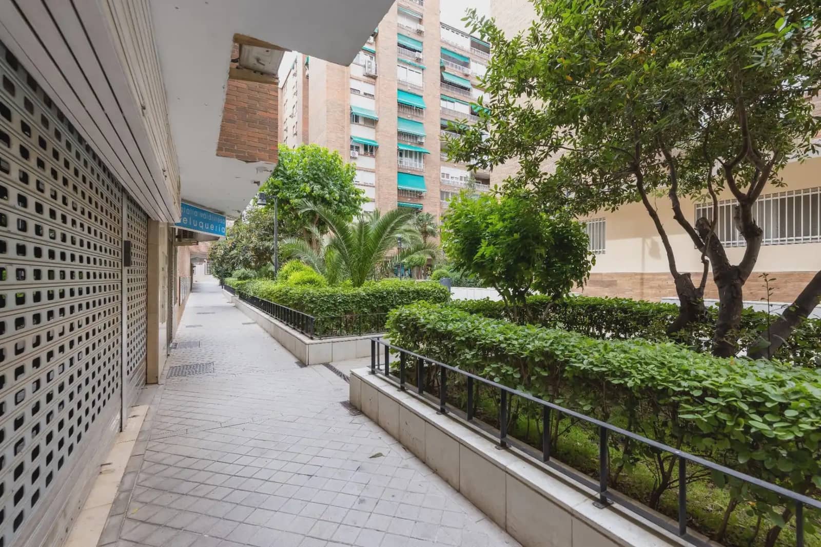 Kommersiell til leie i Granada by - € 820 (Ref: 9889266)