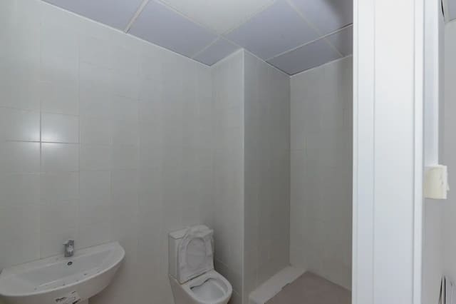 Kaupallinen vuokrattavana paikassa Cervantes, Granada kaupunki - 820 € (Ref: 9889266)