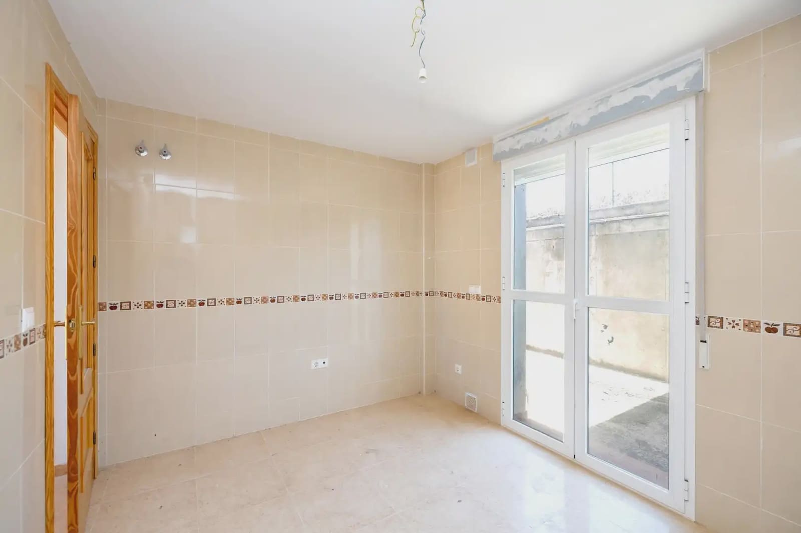 3 bedroom Terraced Villa for sale in Torre-Cardela with garage - € 55,000 (Ref: 9889359)