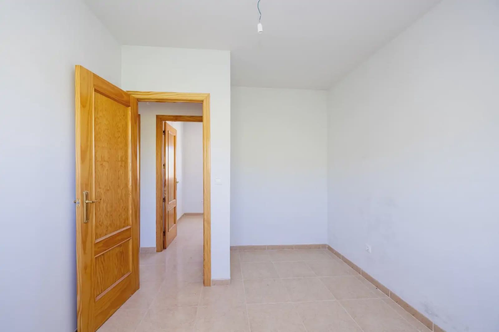 3 bedroom Terraced Villa for sale in Torre-Cardela with garage - € 55,000 (Ref: 9889359)