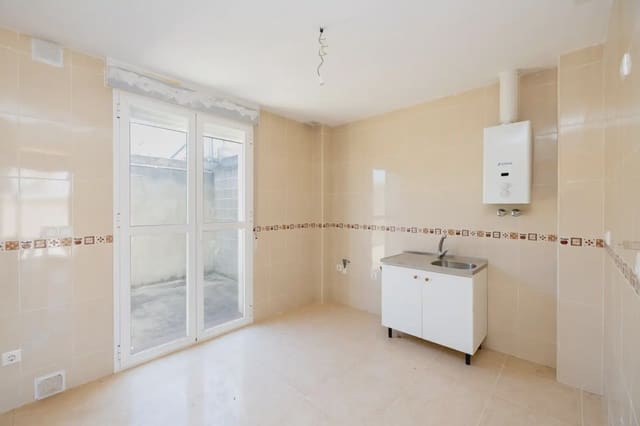 3 bedroom Terraced Villa for sale in Torre-Cardela - € 55,000 (Ref: 9889359)