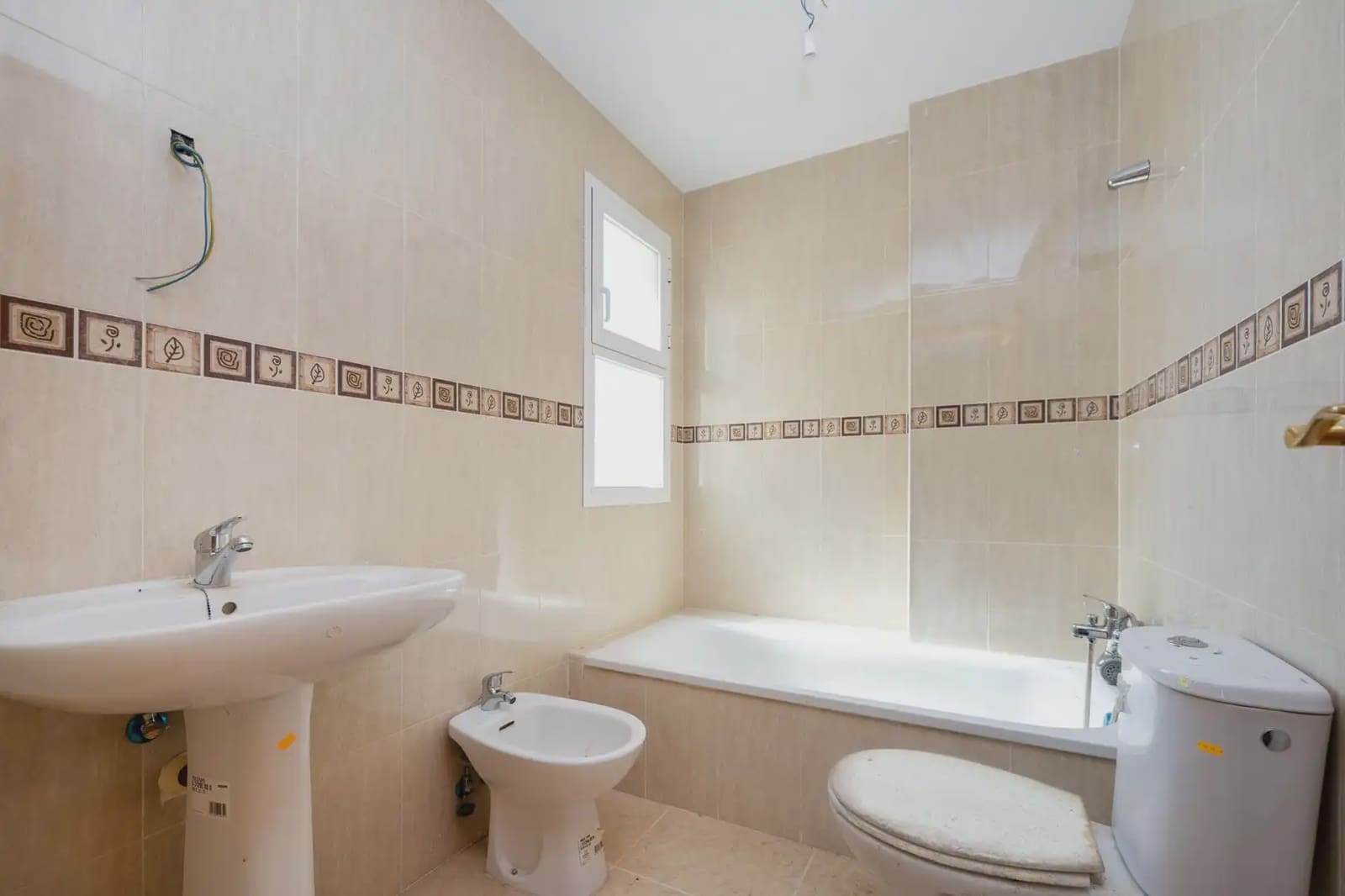 3 bedroom Terraced Villa for sale in Torre-Cardela with garage - € 55,000 (Ref: 9889359)