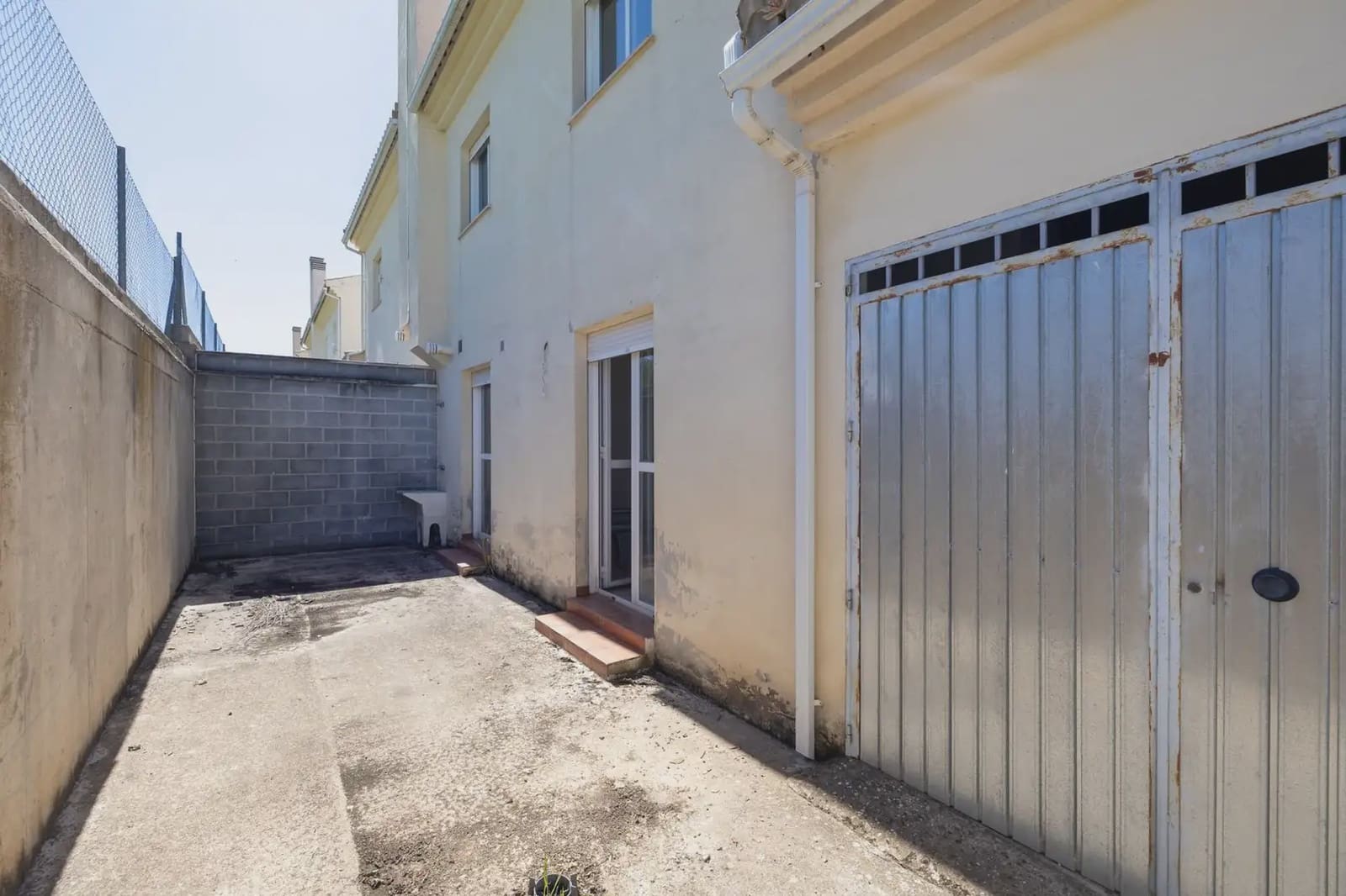 3 bedroom Terraced Villa for sale in Torre-Cardela with garage - € 55,000 (Ref: 9889359)