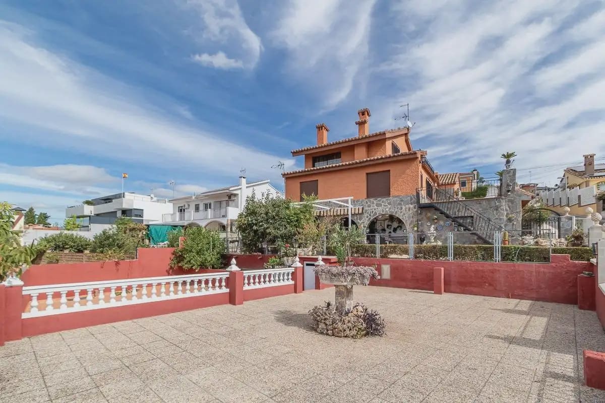 7 chambre Finca/Maison de Campagne à vendre à Huetor Vega avec piscine garage - 790 000 € (Ref: 9889635)