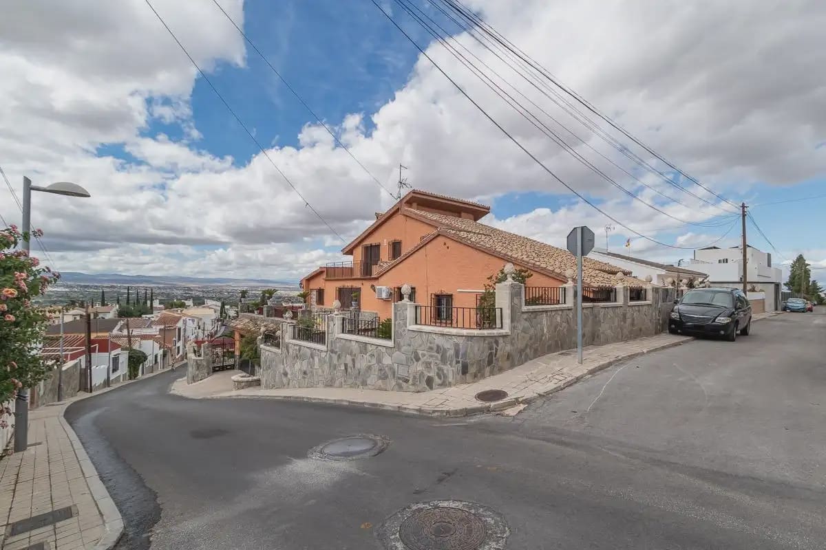 7 chambre Finca/Maison de Campagne à vendre à Huetor Vega avec piscine garage - 790 000 € (Ref: 9889635)