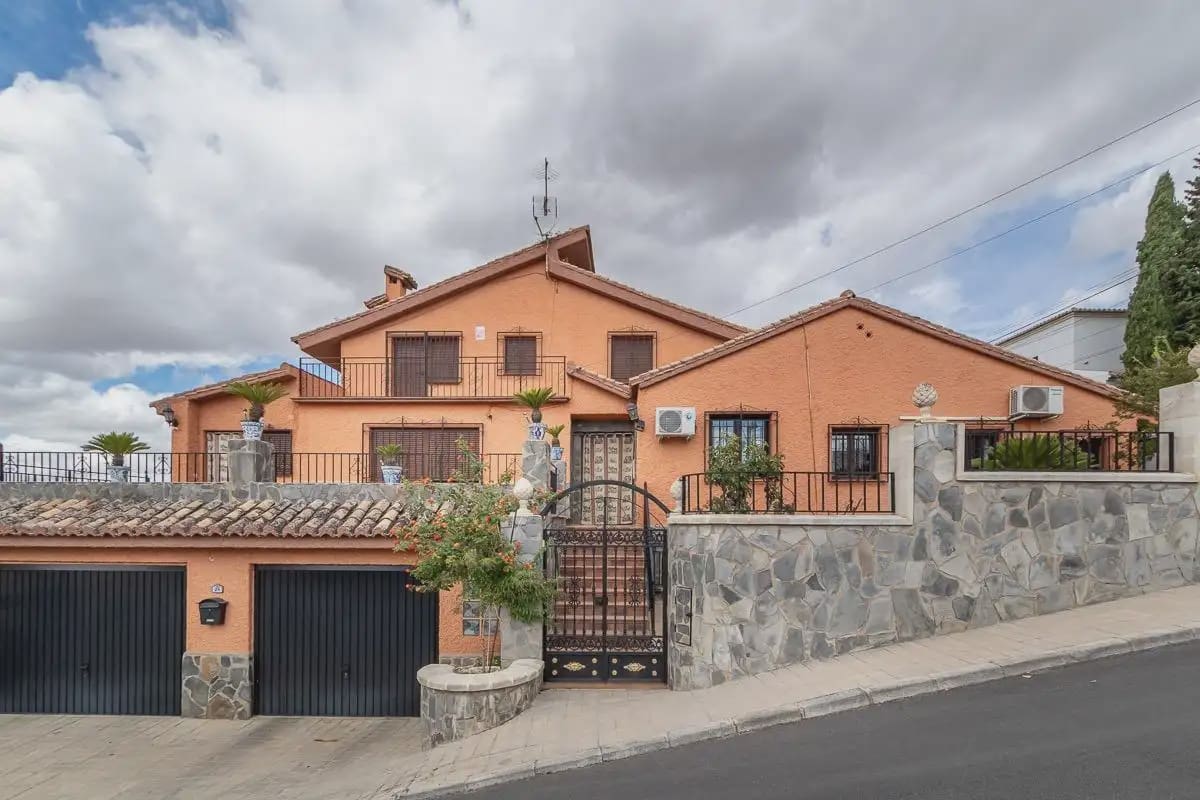 7 chambre Finca/Maison de Campagne à vendre à Huetor Vega avec piscine garage - 790 000 € (Ref: 9889635)