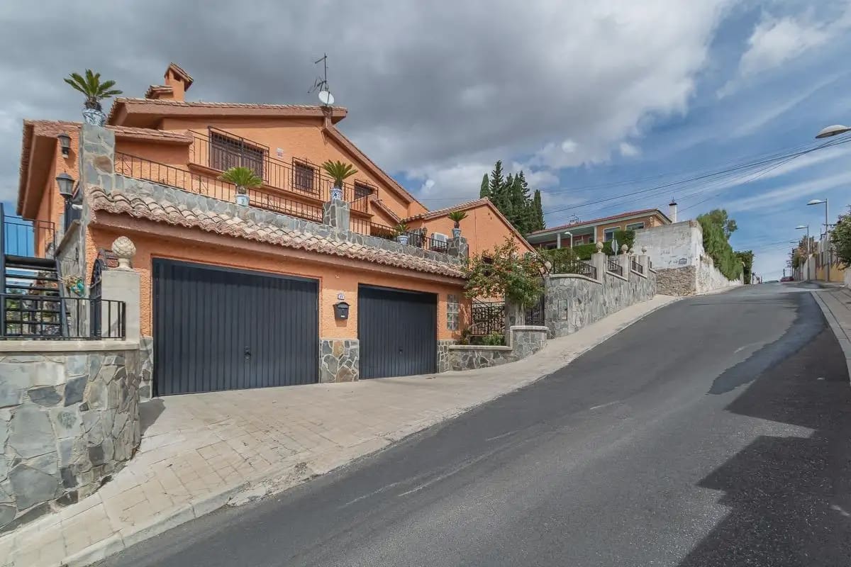 7 chambre Finca/Maison de Campagne à vendre à Huetor Vega avec piscine garage - 790 000 € (Ref: 9889635)